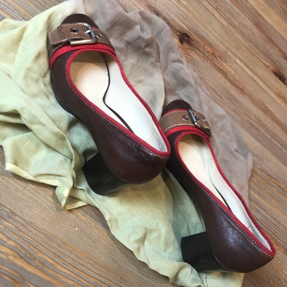 Nine West Heels with Buckles and Red Trim - Picture 6 of 8